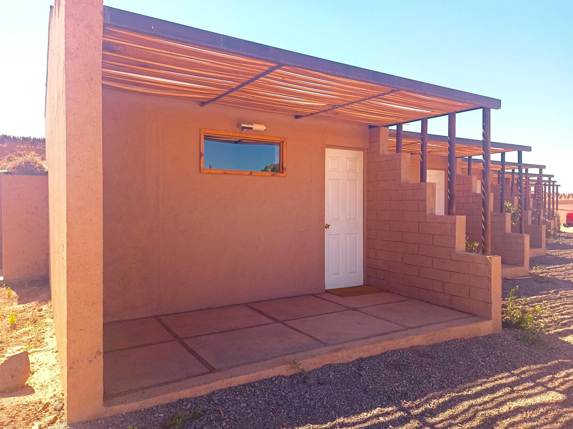 Tiunur Lodge Solor Exterior foto